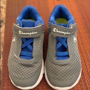 Champion sneakers 💙👽